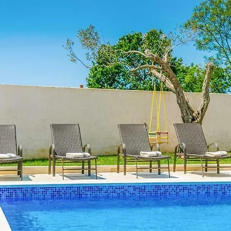 Sleeps 9 Pool Air Con Wifi Villa