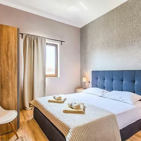 Villa Sleeps 9 Pool Air Con Wifi Mednjan