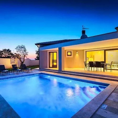 Sleeps 9 Pool Air Con Wifi Villa *