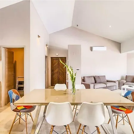 Sleeps 9 Pool Air Con Wifi Villa