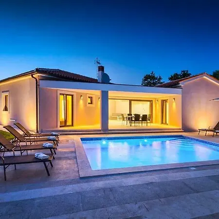 Villa Sleeps 9 Pool Air Con Wifi Mednjan